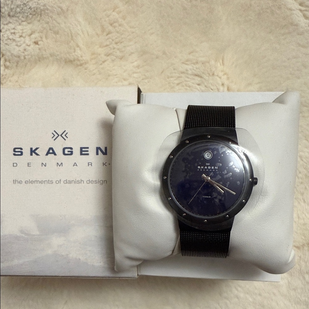 New!!! Skagen Black Dial Watch with black Mesh Strap with little faded see pic